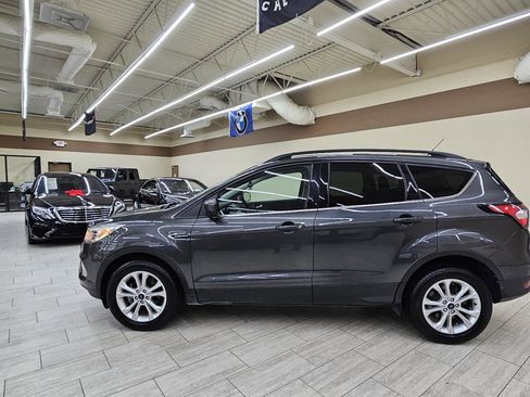 Used 2018 Ford Escape SE FWD image 9