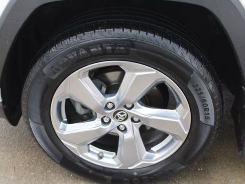 Used 2019 Toyota RAV4 Limited image 12