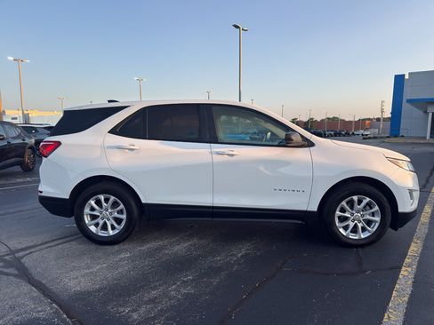 Used 2020 Chevrolet Equinox LS w/ LS Convenience Package FWD image 4