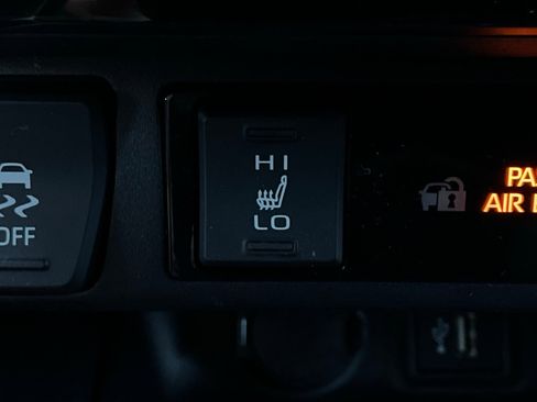 Used 2025 Toyota RAV4 XLE image 28