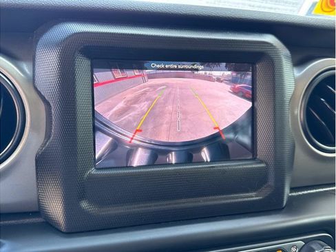 Used 2018 Jeep Wrangler Unlimited Sport S AWD/4WD image 39