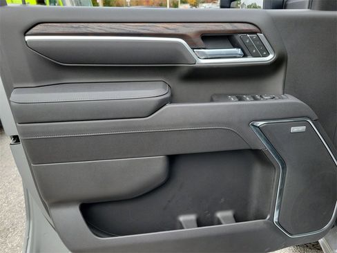 New 2025 GMC Sierra 3500 SLT w/ SLT Premium Package image 18