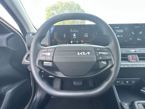 New 2025 Kia K4 LX image 15