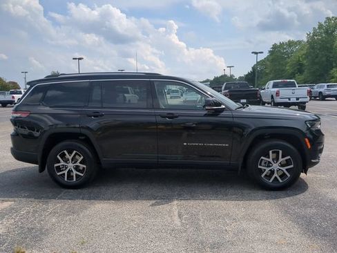 Used 2023 Jeep Grand Cherokee L Limited w/ Luxury Tech Group II AWD/4WD image 3
