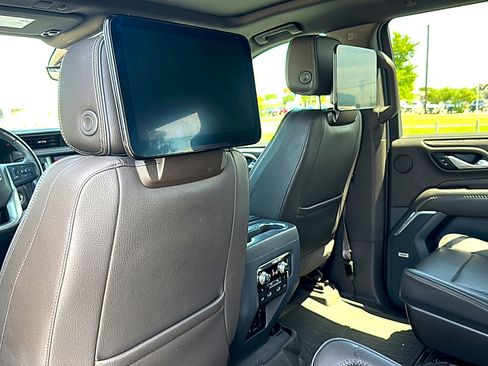 Used 2021 GMC Yukon Denali w/ Denali Premium Package image 16