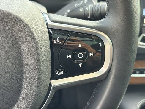 Certified 2025 Volvo XC90 T8 Plus w/ Protection Package AWD/4WD image 17