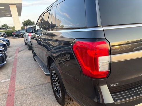 Used 2022 Ford Expedition XLT AWD/4WD image 6