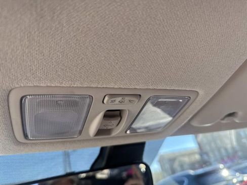 Used 2024 Hyundai Venue SEL image 28