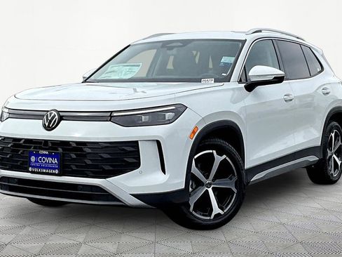 New 2026 Volkswagen Tiguan SE image 3