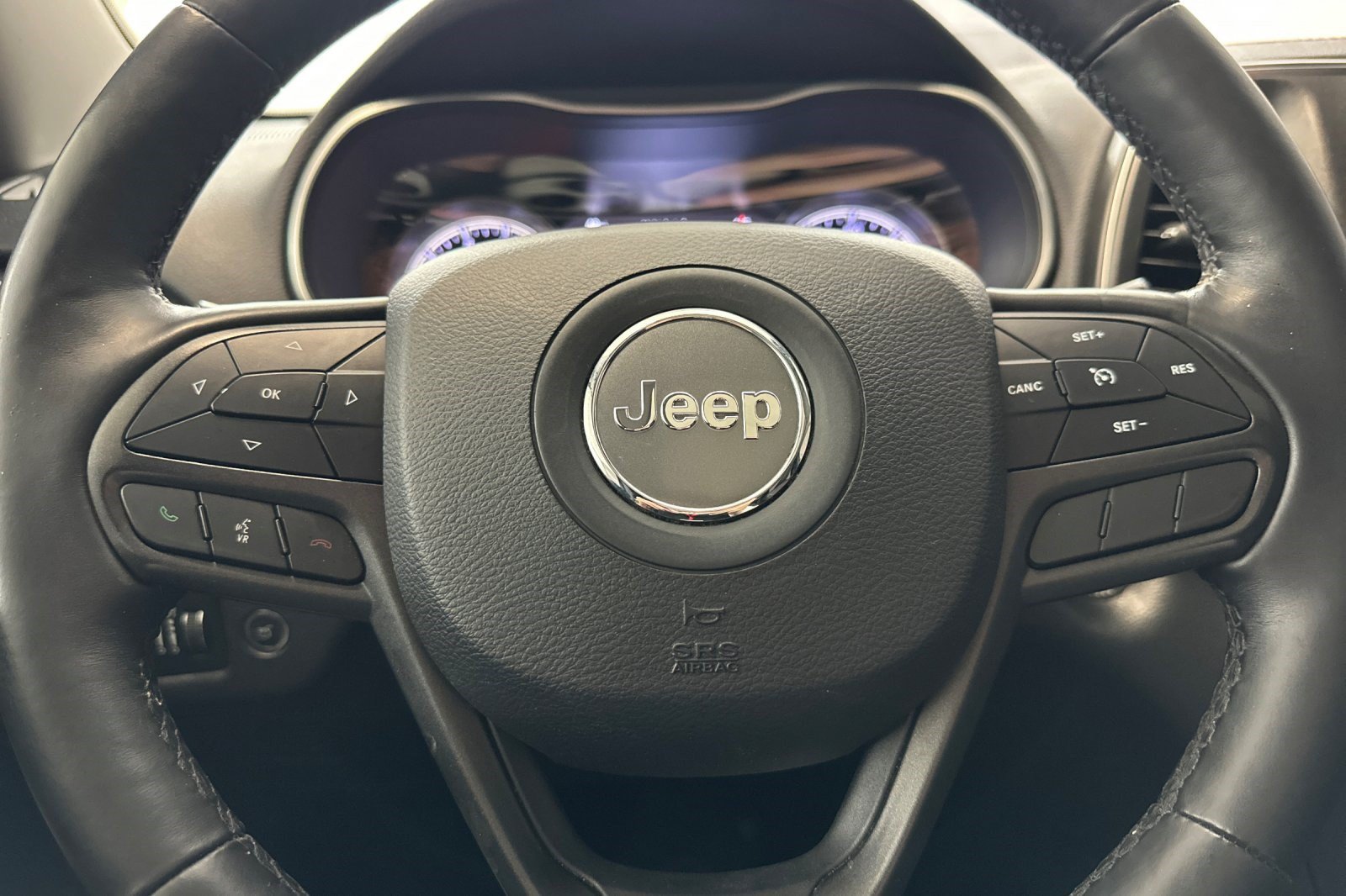 Used 2019 Jeep Cherokee Trailhawk AWD/4WD image 10