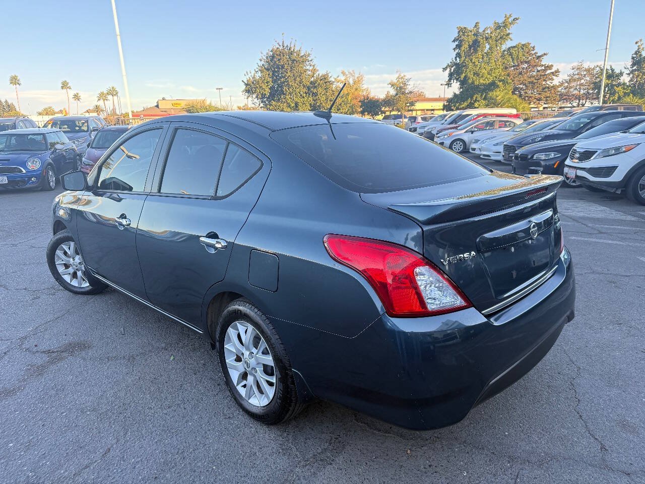 Used 2017 Nissan Versa SV w/ SV Special Edition Package FWD image 5