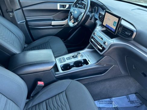 Used 2021 Ford Explorer XLT image 18