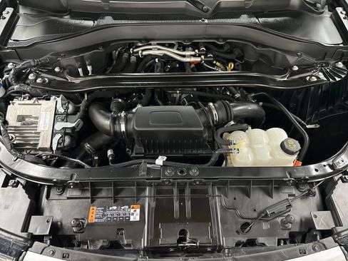 Used 2023 Ford Explorer Platinum w/ Premium Technology Package image 39