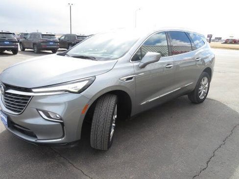 Used 2023 Buick Enclave Premium w/ Experience Buick Package image 6