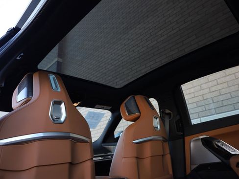 Used 2024 BMW 740i w/ Premium Package 2 image 23