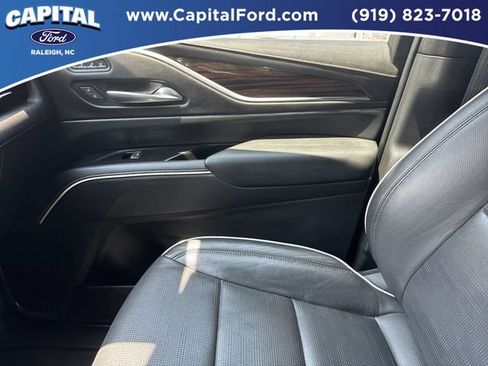 Used 2023 Cadillac Escalade Premium Luxury AWD/4WD image 29