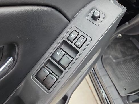 Used 2025 Nissan Frontier SV image 25