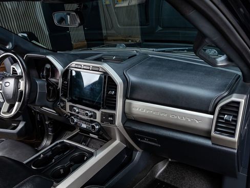 Used 2022 Ford F250 Lariat w/ Black Appearance Package AWD/4WD image 17