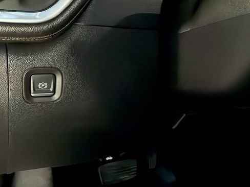 Used 2022 GMC Sierra 1500 AT4 w/ AT4 Premium Package AWD/4WD image 32