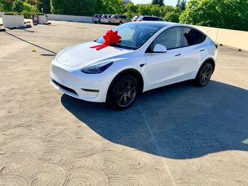 Used 2025 Tesla Model Y Long Range AWD/4WD image 15