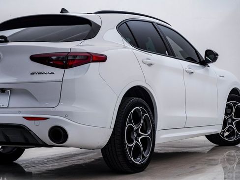 Used 2023 Alfa Romeo Stelvio Veloce image 10