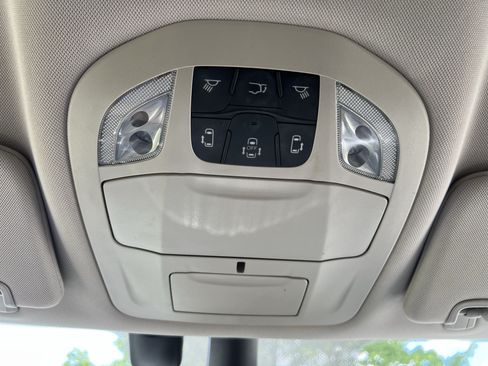 Used 2020 Chrysler Pacifica Touring-L w/ Advanced Safetytec Group FWD image 29