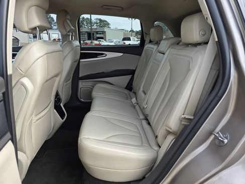 Used 2019 Lincoln Nautilus FWD image 17