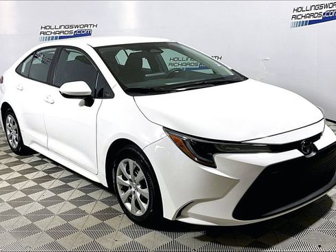 Used 2026 Toyota Corolla LE FWD image 3