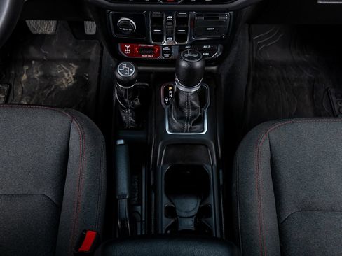 Used 2024 Jeep Wrangler Unlimited Rubicon w/ Technology Group AWD/4WD image 26