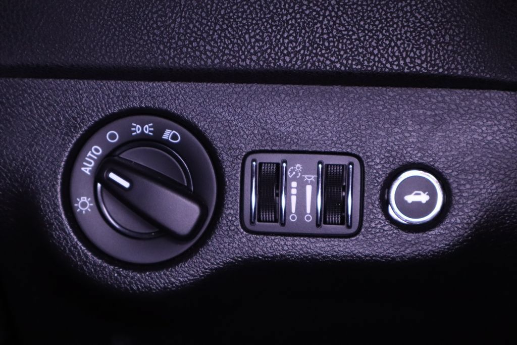 Used 2020 Dodge Charger SXT RWD image 22