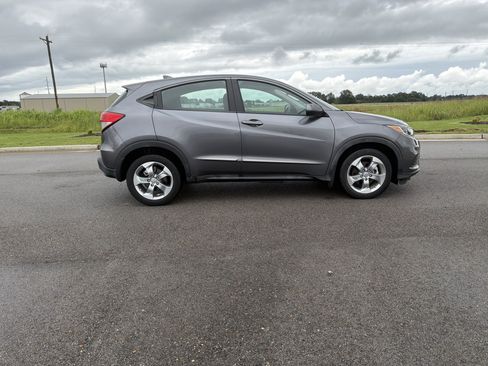 Certified 2021 Honda HR-V LX image 6