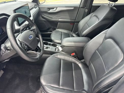 Used 2025 Ford Escape Platinum AWD/4WD image 9