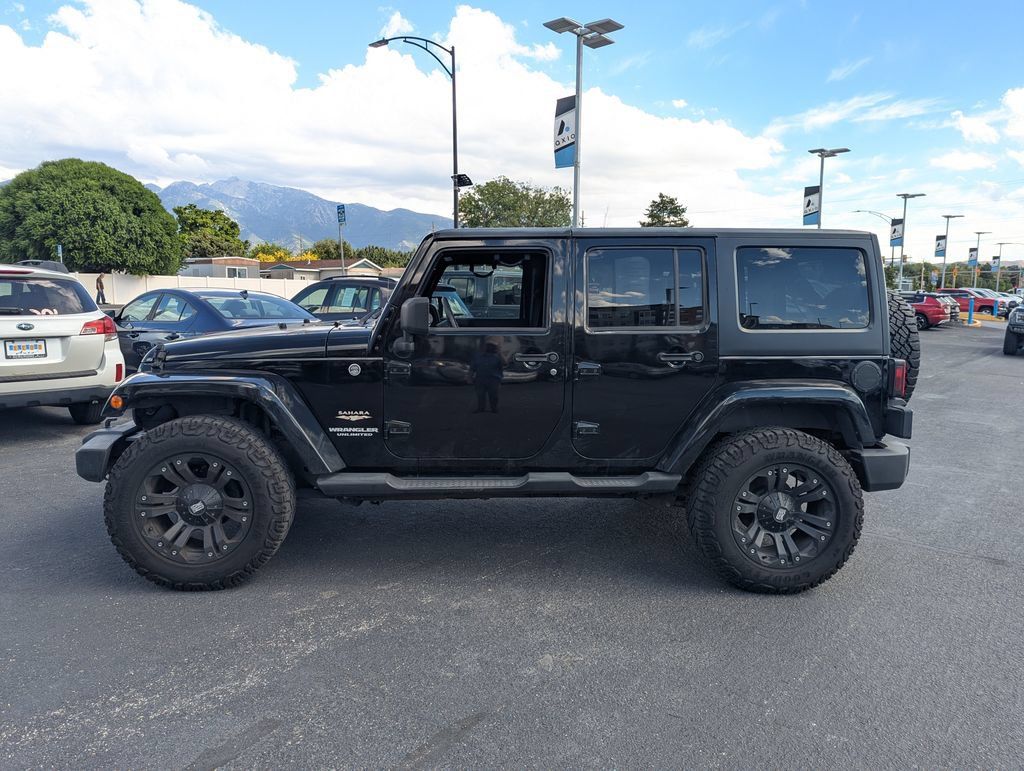 Used 2013 Jeep Wrangler Unlimited Sahara w/ Max Tow Pkg AWD/4WD image 8
