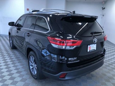 Certified 2019 Toyota Highlander XLE AWD/4WD image 12