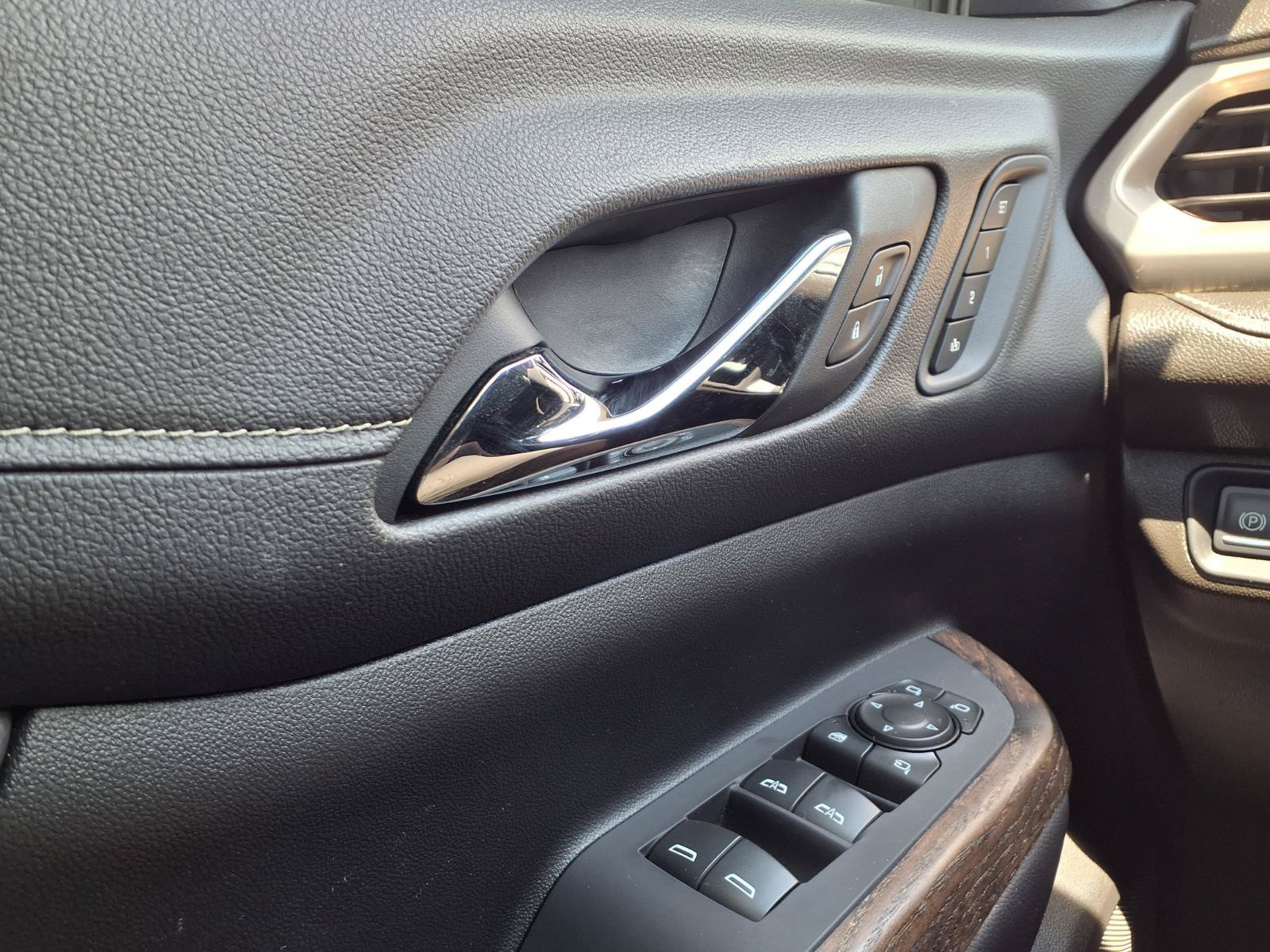 Used 2023 GMC Acadia Denali FWD image 15