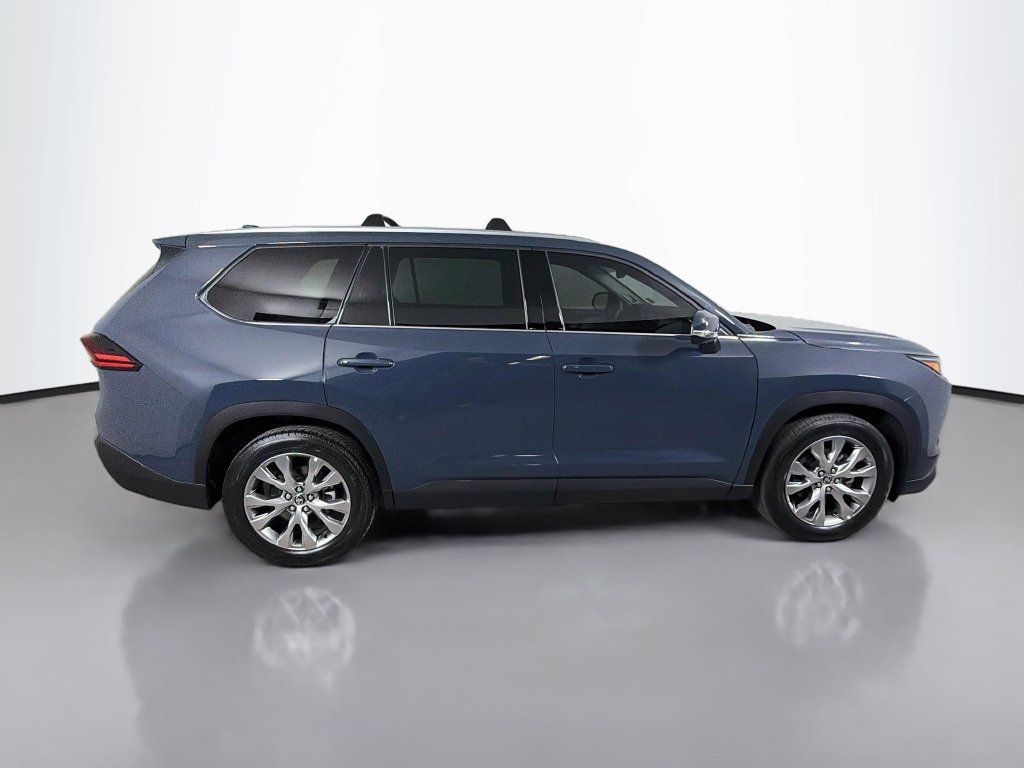 Used 2025 Toyota Grand Highlander AWD image 5