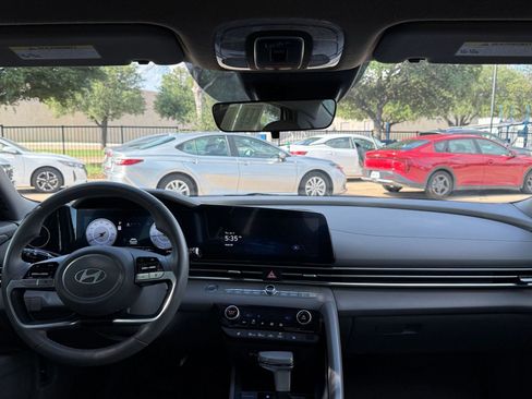 Used 2025 Hyundai Elantra SEL FWD image 35