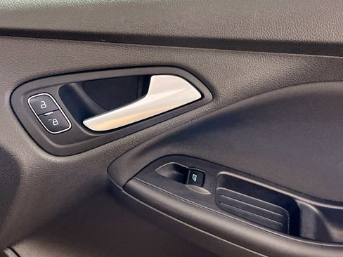 Used 2015 Ford Focus SE image 30