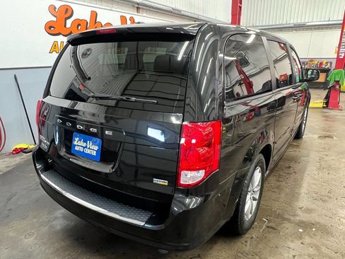 Used 2016 Dodge Grand Caravan SE image 7