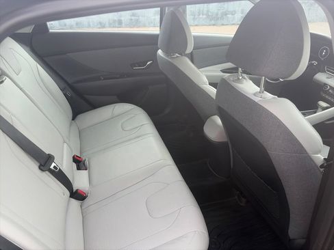 Used 2023 Hyundai Elantra Limited FWD image 11