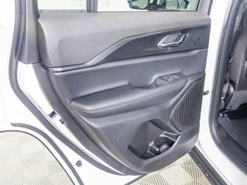 New 2025 Jeep Grand Cherokee Altitude AWD/4WD image 27