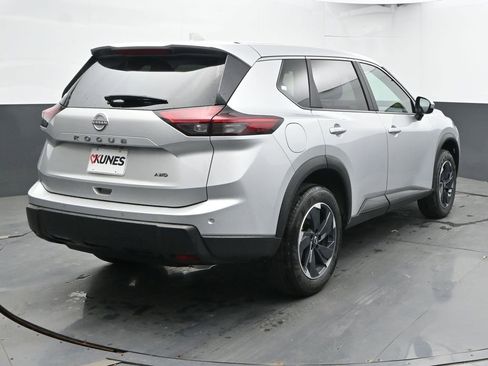 Used 2025 Nissan Rogue SV AWD/4WD image 10