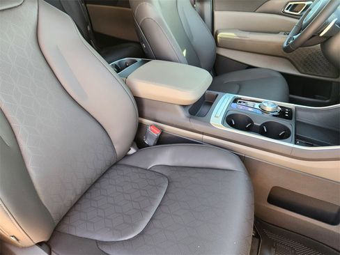 New 2026 Kia Carnival EX image 10