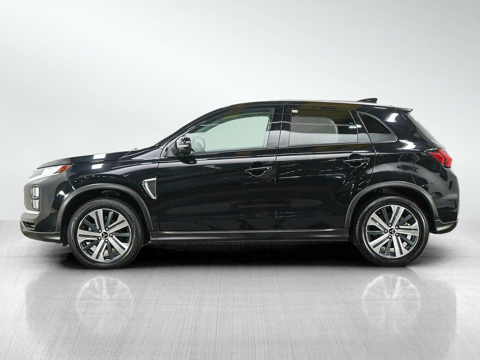 Used 2024 Mitsubishi Outlander Sport SE AWD/4WD image 2