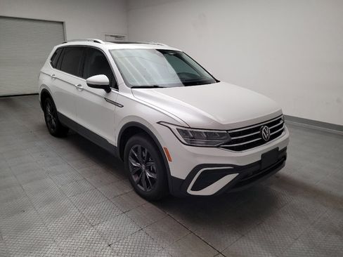Used 2023 Volkswagen Tiguan SE w/ Panoramic Sunroof Package FWD image 13