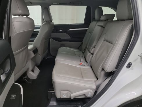 Used 2019 Toyota Highlander XLE image 28