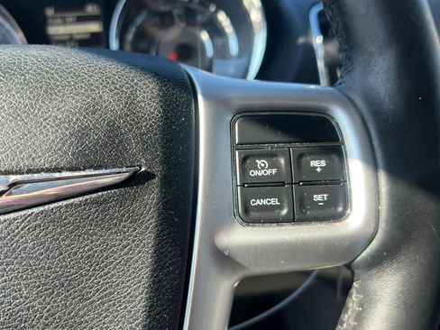 Used 2016 Chrysler Town & Country Touring w/ Driver Convenience Group FWD image 22