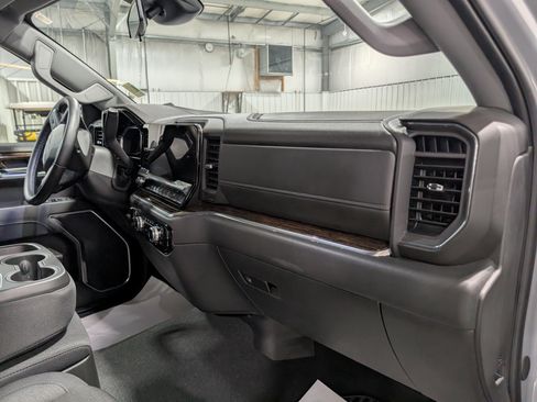 Used 2024 GMC Sierra 1500 Elevation image 16