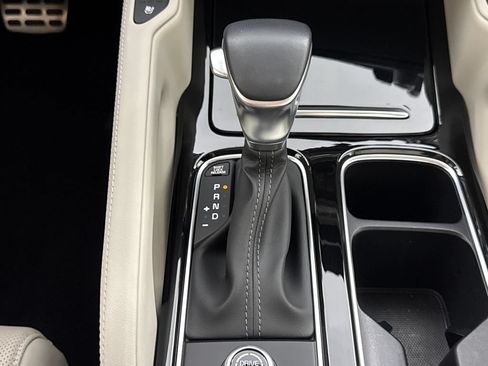 Used 2025 Kia Telluride SX w/ SX Captain's Chair Package FWD image 22