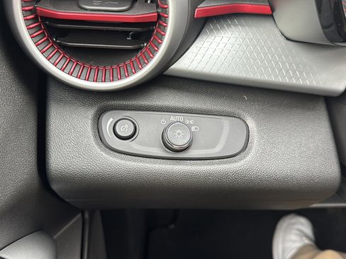 Used 2024 Chevrolet Trax RS image 25